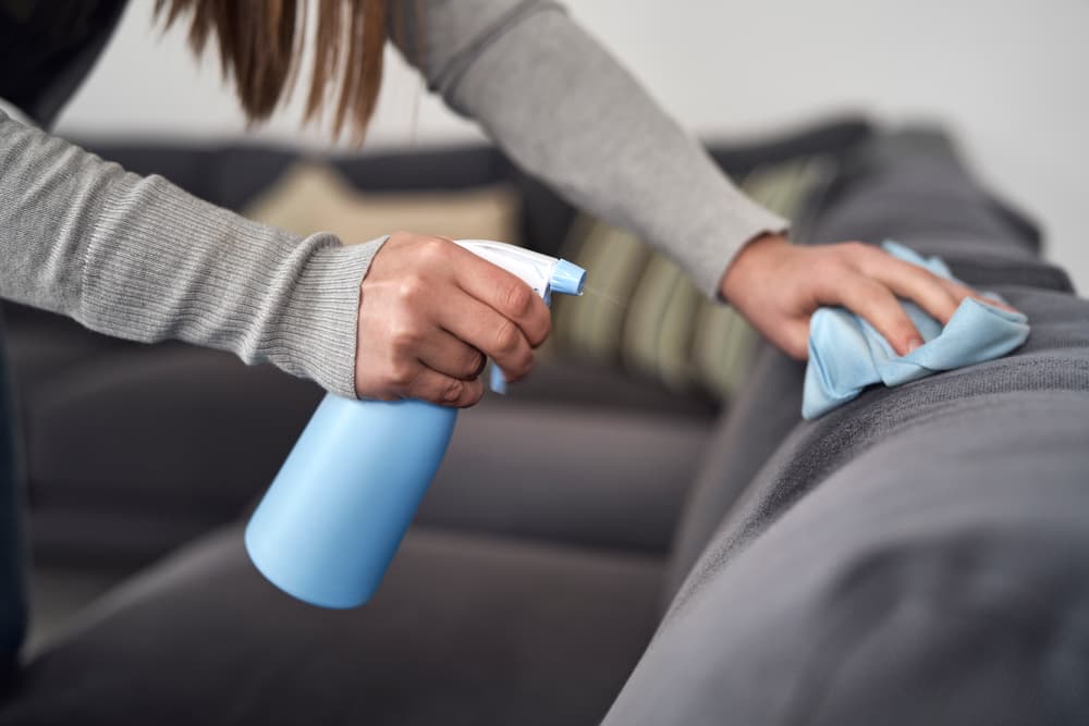 Como limpar sofá: truques espertos para a limpeza ideal